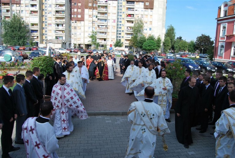 СВЕЧАНИ ПОЧЕТАК ШКОЛСКЕ ГОДИНЕ У КРАГУЈЕВАЧКОЈ БОГОСЛОВИЈИ