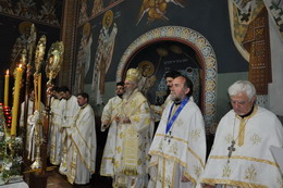 ВАСКРШЊА ЛИТУРГИЈА У САБОРНОМ ХРАМУ У КРАГУЈЕВЦУ