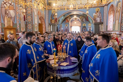 СВЕТА ТАЈНА ЈЕЛЕОСВЕЋЕЊА СЛУЖЕНА НА ВЕЛИКУ СРЕДУ У МЛАДЕНОВЦУ