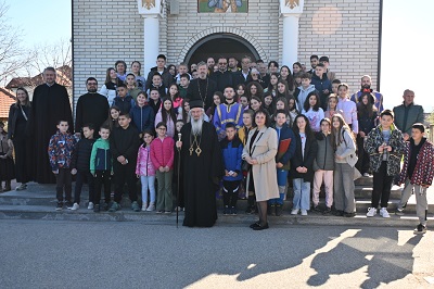 СВЕТА АРХИЈЕРЕЈСКА ЛИТУРГИЈА У ХРАМУ СВЕТОГ ВЕЛИКОМУЧЕНИКА ЛАЗАРА КОСОВСКОГ У КРАГУЈЕВАЧКОМ НАСЕЉУ БЕЛОШЕВАЦ