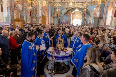 СВЕТА ТАЈНА ЈЕЛЕОСВЕЋЕЊА СЛУЖЕНА НА ВЕЛИКУ СРЕДУ У МЛАДЕНОВЦУ