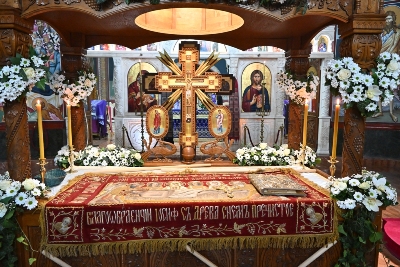 ВЕЛИКИ ПЕТАК И ИЗНОШЕЊЕ ПЛАШТАНИЦЕ У САБОРНОМ ХРАМУ