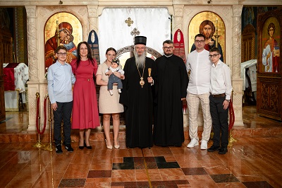 МИТРОПОЛИТ ШУМАДИЈСКИ КРСТИО МАЛОГ ВУКАНА ВУКСАНОВИЋА У САБОРНОМ ХРАМУ У КРАГУЈЕВЦУ