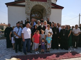 СВЕТА АРХИЈЕРЕЈСКА ЛИТУРГИЈА У СЕЛУ СТОЈНИКУ