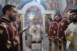 СВЕТА АРХИЈЕРЕЈСКА ЛИТУРГИЈА И ЛИТУРГИЈСКО КРШТЕЊЕ У ХРАМУ СВЕТОГ АРХАНГЕЛА ГАВРИЛА У АРАНЂЕЛОВЦУ