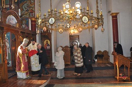 СВЕТА АРХИЈЕРЕЈСКА ЛИТУРГИЈА У ХРАМУ СВЕТЕ ПЕТКЕ У КРАГУЈЕВАЧКОМ НАСЕЉУ ВИНОГРАДИ