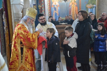 СВЕТА АРХИЈЕРЕЈСКА ЛИТУРГИЈА У ХРАМУ СВЕТОГ ВЕЛИКОМУЧЕНИКА ДИМИТРИЈА У ЛАЗАРЕВЦУ