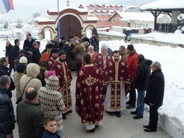 АРХИЈЕРЕЈСКА ЛИТУРГИЈА У ХРАМУ СВ. АПОСТОЛА ПЕТРА И ПАВЛА У АРАНЂЕЛОВЦУ