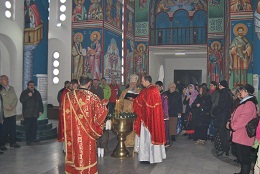 КРСТОВДАНСКА ЛИТУРГИЈА И ОСВЕЋЕЊЕ ВОДЕ У ХРАМУ СВЕТОГ САВЕ