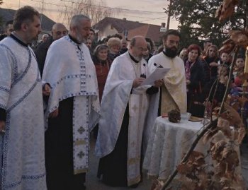 БАДЊЕ ВЕЧЕ У ХРАМУ СВЕТЕ ПЕТКЕ У СМЕДЕРЕВСКОЈ ПАЛАНЦИ