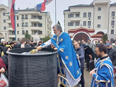 ПРОСЛАВА ПРАЗНИКА БОГОЈАВЉЕЊЕ У ОРАШАЧКОМ НАМЕСНИШТВУ И ПЛИВАЊЕ ЗА ЧАСНИ КРСТ НА ГАРАШКОМ ЈЕЗЕРУ КОД АРАНЂЕЛОВЦА