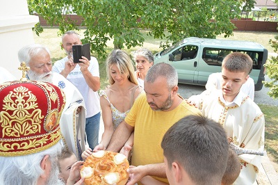 СВЕТА АРХИЈЕРЕЈСКА ЛИТУРГИЈА У КРАГУЈЕВАЧКОМ НАСЕЉУ ДЕСИМИРОВАЦ