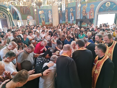 СВЕТА ТАЈНА ЈЕЛЕОСВЕЋЕЊА У ХРАМУ СВЕТОГ ВЕЛИКОМУЧЕНИКА ДИМИТРИЈА У ЛАЗАРЕВЦУ