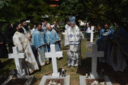 СВЕТА АРХИЈЕРЕЈСКА ЛИТУРГИЈА И ПАРАСТОС У МАНАСТИРУ ГРНЧАРИЦИ