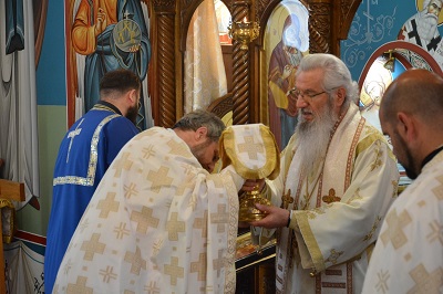 СВЕТА ЕВХАРИСТИЈА У ХРАМУ СВЕТОГ ЈОАНИКИЈА ДЕВИЧКОГ У КРАГУЈЕВЦУ
