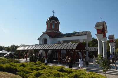 ОСВЕЋЕЊЕ ХРАМА СВЕТИХ НОВОМУЧЕНИКА КРАГУЈЕВАЧКИХ У ШУМАРИЦАМА