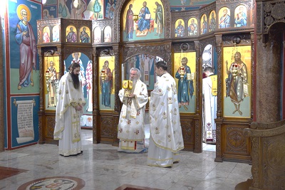 СВЕТЛОСТ ХРИСТОВА ПРОСВЕЋУЈЕ СВЕ