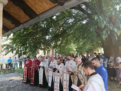 СВЕТА ТАЈНА ЈЕЛЕОСВЕЋЕЊА У ЛАПОВУ