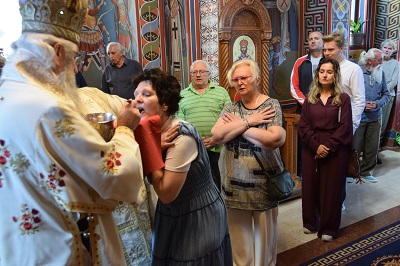 СВЕТА АРХИЈЕРЕЈСКА ЛИТУРГИЈА У ХРАМУ СВЕТОГ ВЕЛИКОМУЧЕНИКА ДИМИТРИЈА У КРАГУЈЕВАЧКОМ НАСЕЉУ СУШИЦА