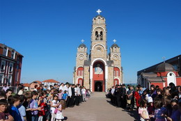 ЕВО ДАНА КОЈЕГ СТВОРИ ГОСПОД, РАДУЈМО СЕ И ВЕСЕЛИМО СЕ У ЊЕМУ