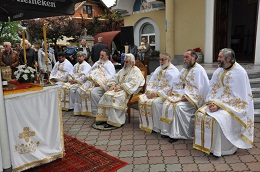 ЛИТУРГИЈА У ХРАМУ СВЕТОГ ЈОАНИКИЈА У КРАГУЈЕВАЧКОМ НАСЕЉУ БРЕСНИЦА