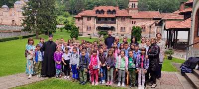 ПОСЕТА УЧЕНИКА СВЕТИЊАМА ЕПАРХИЈЕ ВАЉЕВСКЕ