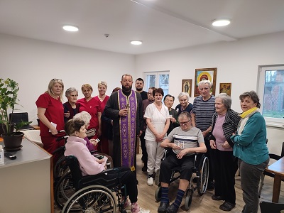 СВЕШТЕНИК ВОЈИСЛАВ ОДАВИЋ ОБИШАО СТАРАЧКИ ДОМ У ПЕТКИ