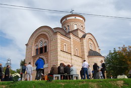 ПАТРИЈАРХ ИРИНЕЈ ОСВЕТИО ХРАМ СВЕТОГ ЛАЗАРА КОСОВСКОГ НА БРДУ ЉУБИЋУ ИЗНАД ЧАЧКА