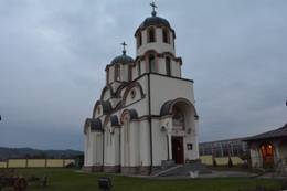 НЕДЕЉНО САБРАЊЕ У ТРОЈИЧНОМ ХРАМУ У КРАГУЈЕВАЧКОМ НАСЕЉУ КОРИЋАНИ