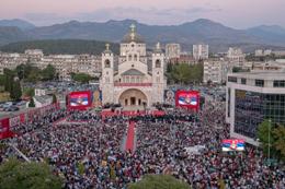 ФОТО-ПРИЧА: ДОЧЕК ПАТРИЈАРХА СРПСКОГ ПОРФИРИЈА ИСПРЕД САБОРНОГ ХРАМА ХРИСТОВОГ ВАСКРСЕЊА